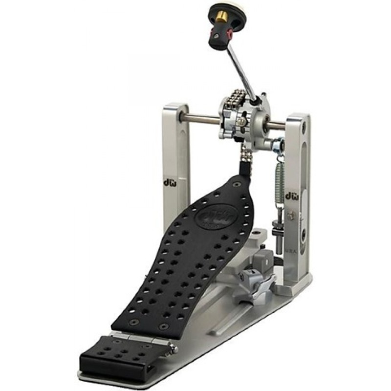 DW Colorboard Machined Chain Drive Single Bass Drum Pedal with Graphite Footboard premium drum hardware professional drummers